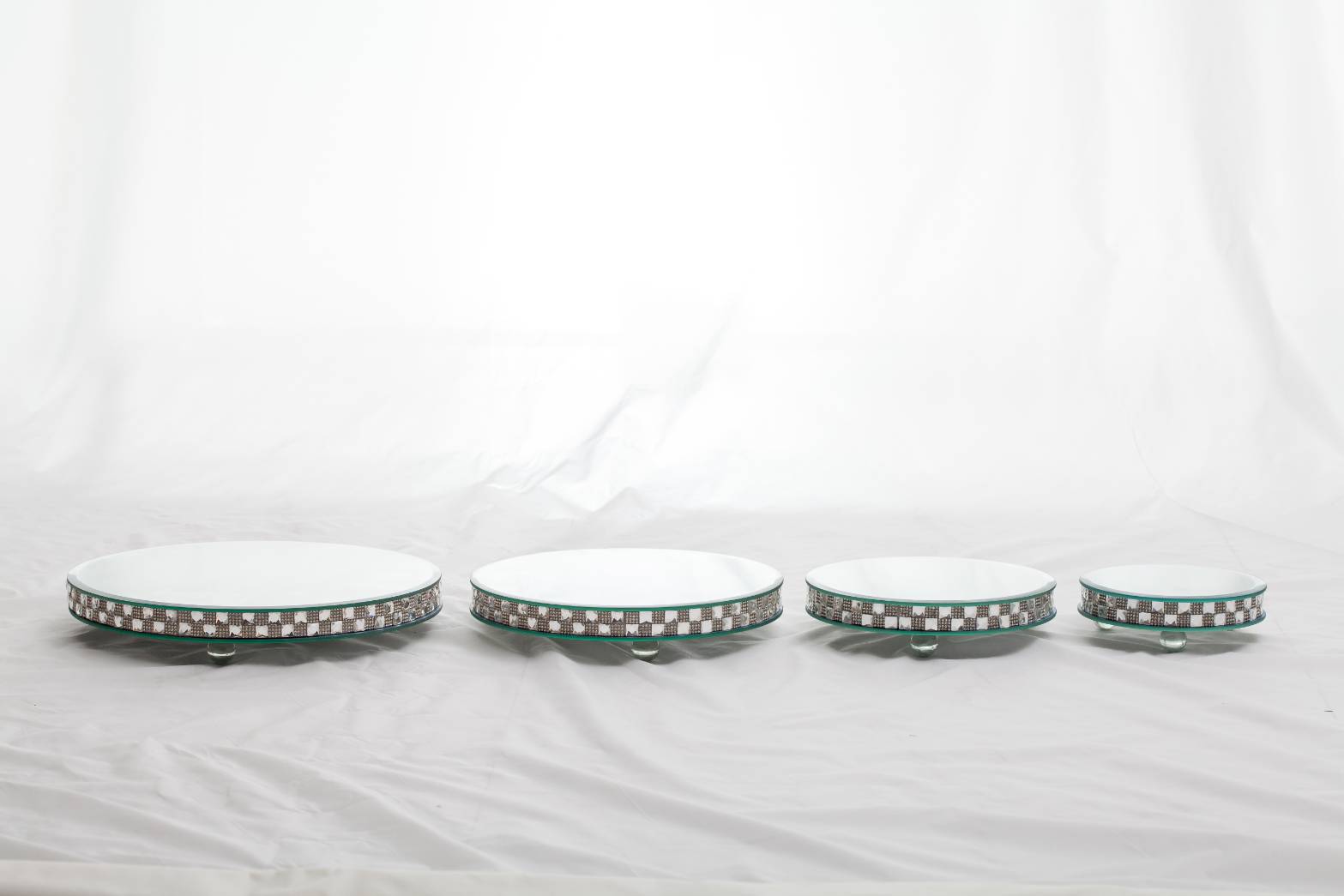 ฐานกระจกแบบกลม เส้นผ่าศูนย์กลาง 25 cm. สี Silver และ Copper