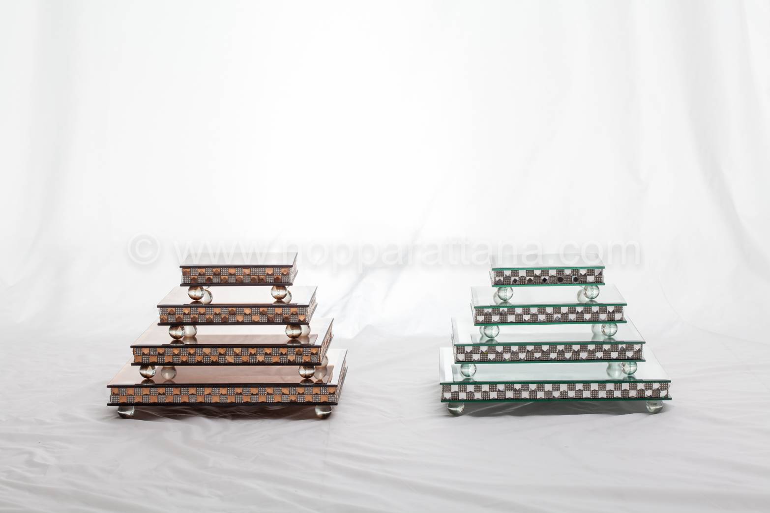 ฐานกระจกแบบสีเหลี่ยมจตุรัส เส้นผ่าศูนย์กลาง 25 cm. สี Silver และ Copper